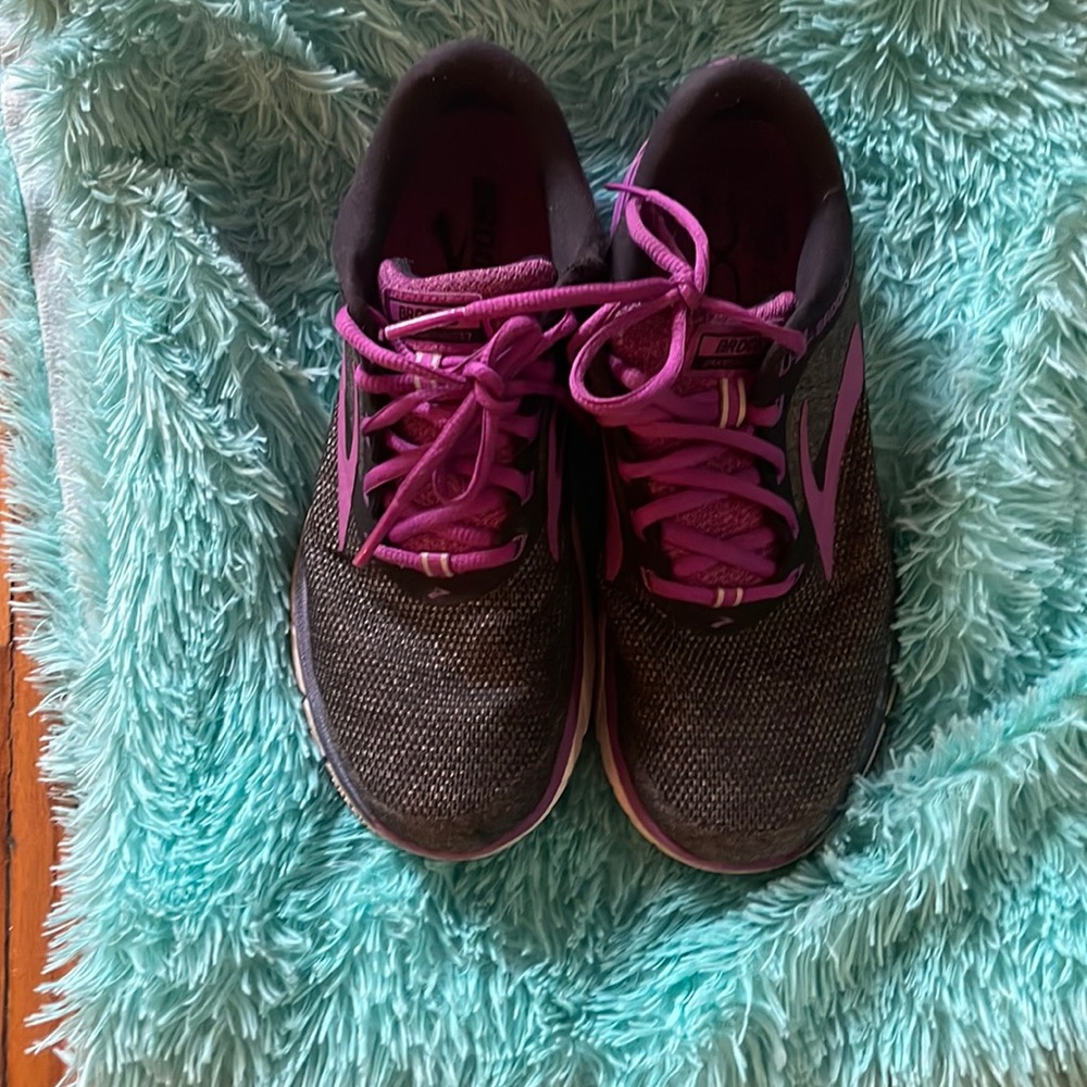 Selling size 8.5 women shoes.